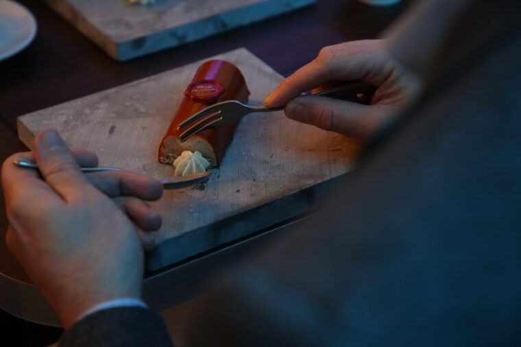 luxembourg-gourmet-food-dinner-in-a-vintage-bus