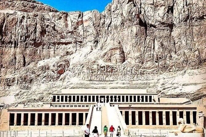 Luxor private full day tour east and west bank temples & tombs - Key Points