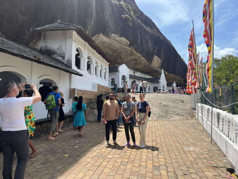 luxurious-all-inclusive-sigiriya-dambulla-day-tour