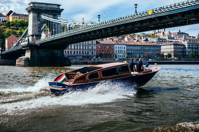 luxurious-private-day-cruise-with-a-water-limousine-on-the-danube