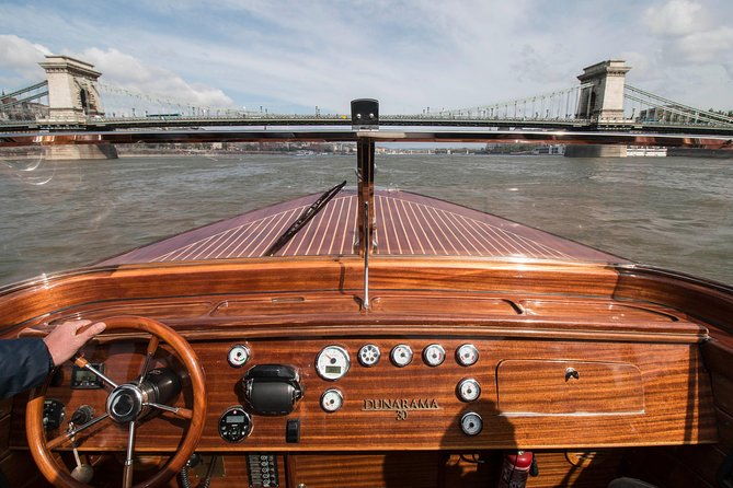 luxurious-private-day-cruise-with-a-water-limousine-on-the-danube