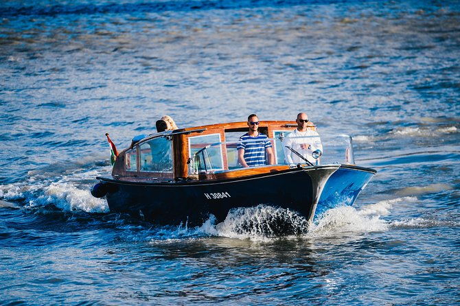 luxurious-private-day-cruise-with-a-water-limousine-on-the-danube