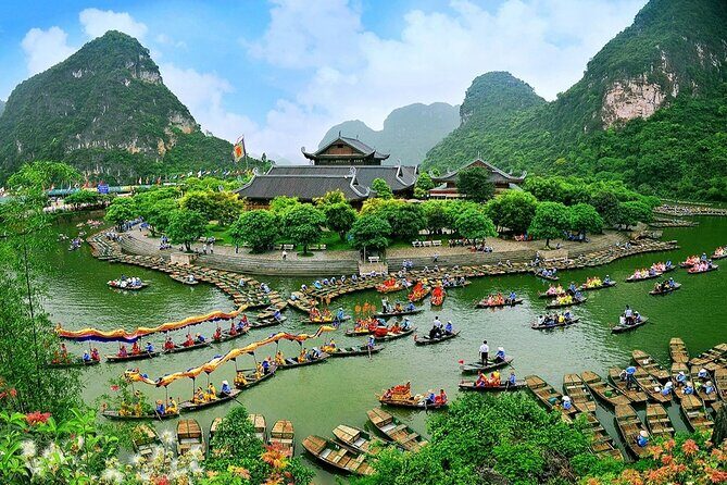 Luxury 1-Day Tour to Hoa Lu, Trang An & Mua Cave from Hanoi - Key Points