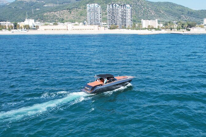 luxury-boat-tour-along-the-amalfi-coast