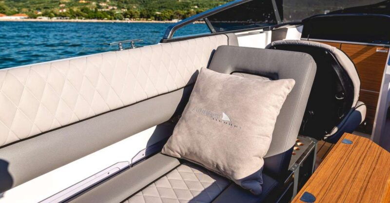 luxury-boat-tour-on-lake-como-2