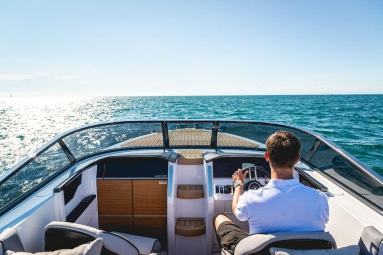luxury-boat-tour-on-lake-como-2