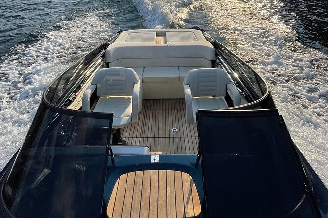 luxury-boat-tour-on-lake-como