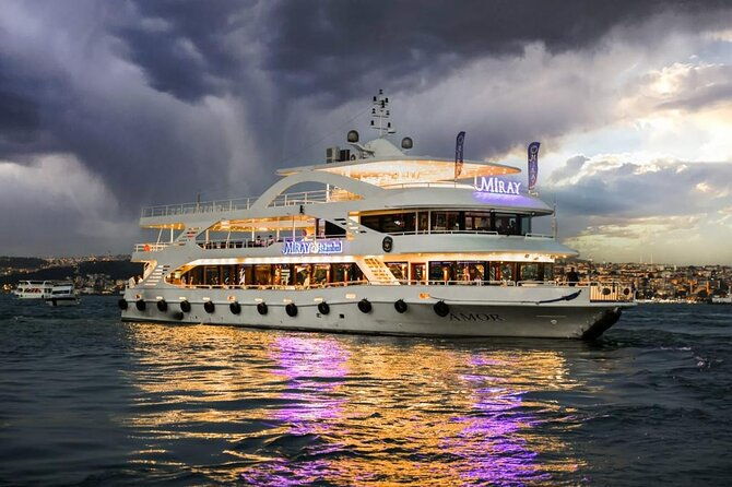luxury-bosphorus-cruise-dinner-in-istanbul-turkis-night-show