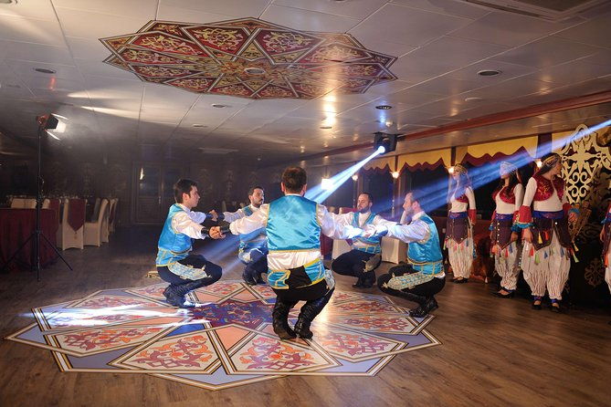 luxury-bosphorus-dinner-cruise-shows-private-table-free-wi-fi-2