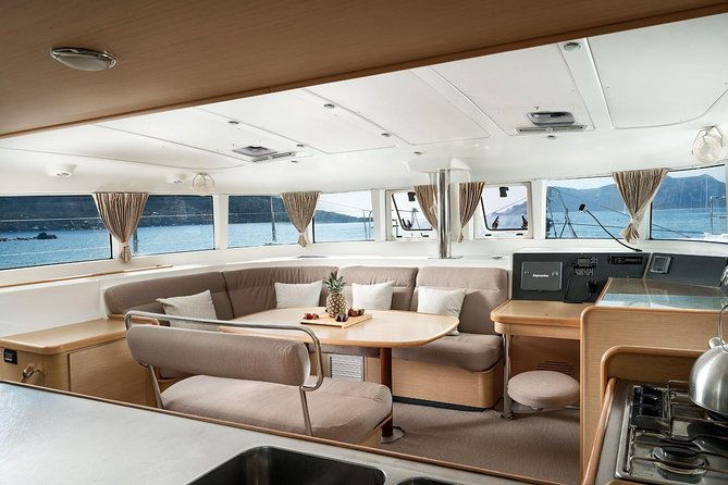 luxury-caldera-cruise-with-a-rich-bbq-meal-and-drinks