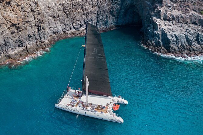 luxury-catamaran-cruise-with-brunch-and-unlimited-drinks