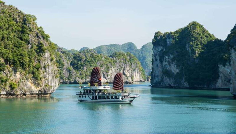 luxury-day-trip-ha-noi-cat-ba-island-lan-ha-bay