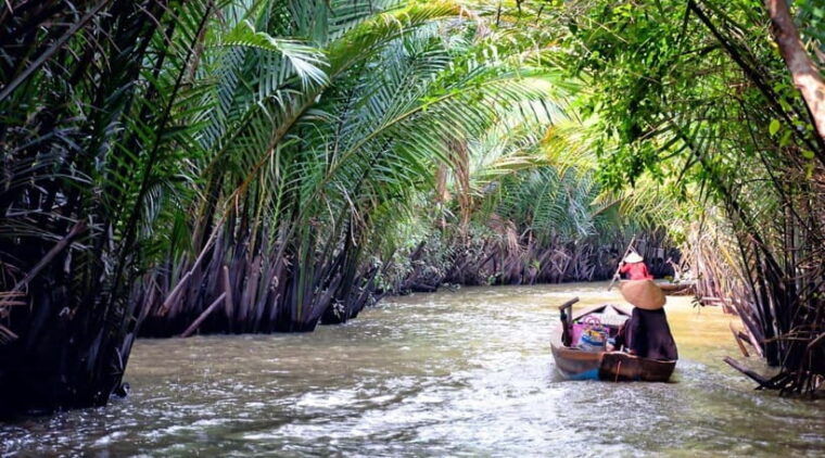 luxury-group-tour-mekong-delta-cai-rang-floating-market
