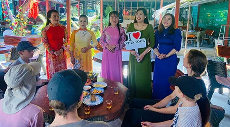 luxury-group-tour-mekong-delta-cai-rang-floating-market