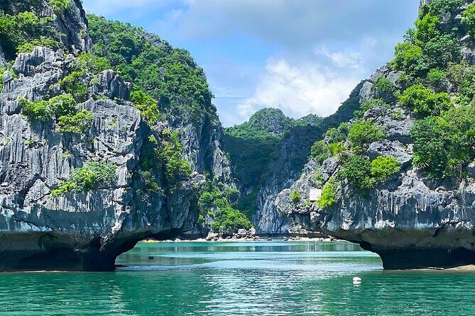 Luxury Ha Long Bay Cruise with Buffet from Tuan Chau Harbor - An Overview of the Experience