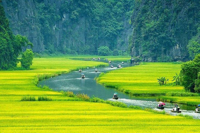 Luxury Hoa Lu - Tam Coc 1 Day Tour From Hanoi - By Limousine & Small Group - Exploring the Hoa Lu - Tam Coc 1 Day Tour From Hanoi: An Authentic Vietnamese Adventure