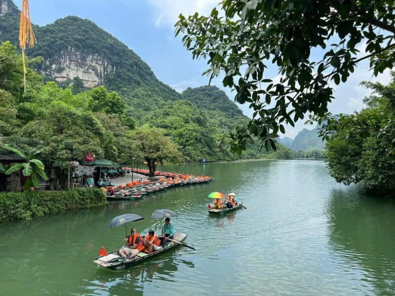 Luxury Limousine Tour: Hoa Lu, Trang An/Tam Coc & Mua Cave - An Introduction to the Tour Experience