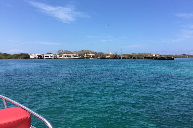 luxury-private-boat-island-hopping-to-the-rosario-islands-baru