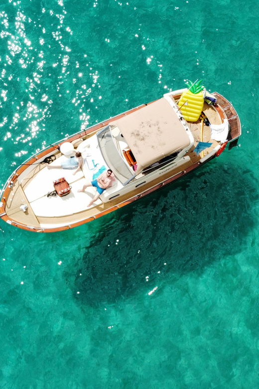 luxury-private-boat-tour-to-elaphiti-islands-6-hours