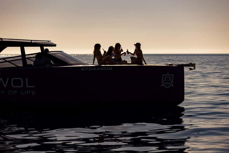 Luxury private boat tour to Korula with "COLNAGO 45" - The Charm of Korula’s Historic and Scenic Highlights
