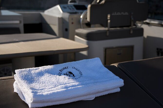 luxury-private-tour-to-capri-faraglioni-on-yacht-itama-45