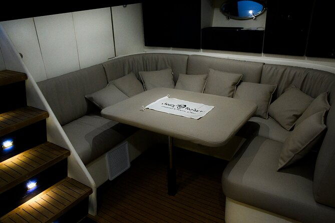 luxury-private-tour-to-capri-faraglioni-on-yacht-itama-45