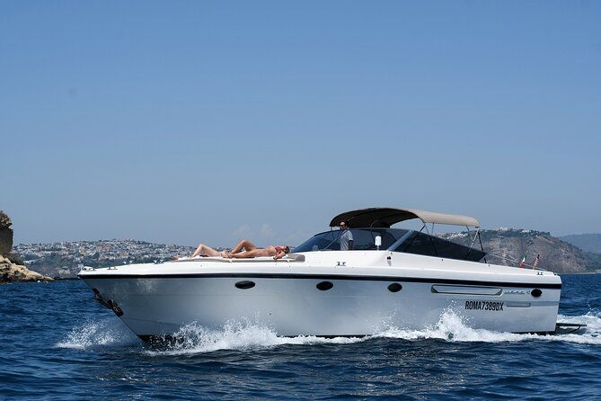 luxury-private-tour-to-capri-faraglioni-on-yacht-itama-45