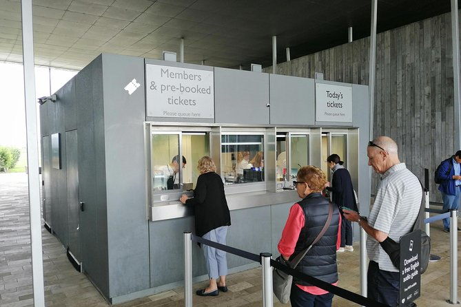 luxury-private-vehicle-day-hire-from-to-london-via-stonehenge-lacock-and-bath-2