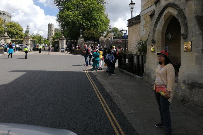 luxury-private-vehicle-day-hire-from-to-london-via-stonehenge-windsor-castle