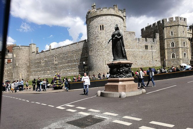 luxury-private-vehicle-day-hire-from-to-london-via-stonehenge-windsor-castle