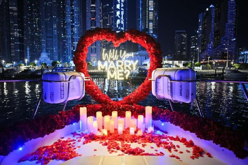 Luxury Proposal on a Yacht in Dubai - Key Points  
