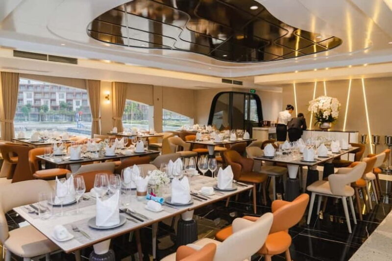 Luxury Saquila Yacht Explore Halong Bay from the Harbor - Key Points