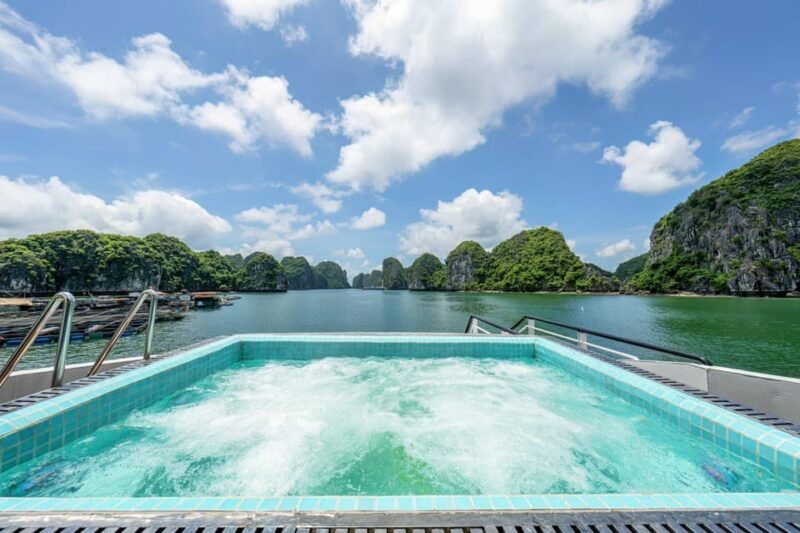 luxury-sunset-tour-lan-ha-bay-kayak-water-slides-jacuzzi
