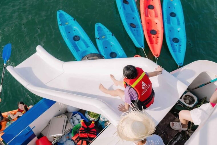 luxury-sunset-tour-lan-ha-bay-kayak-water-slides-jacuzzi