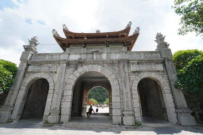 Luxury Tour Bich Dong Pagoda-Hoa Lu-Tam Coc-Mua Cave-Biking - An Authentic Day in Northern Vietnam: What to Expect