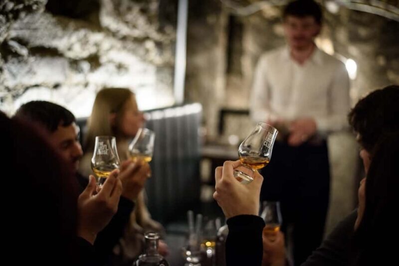 Luxury Whisky Tasting in Edinburgh's Underground Vaults - Exploring the Edinburgh Underground Vaults