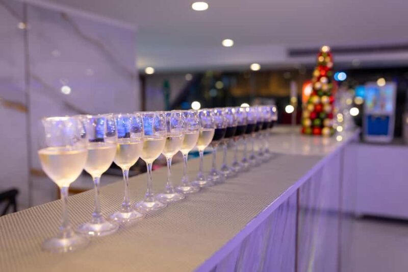 Luxury White Cruise &Premium View &Complimentary Beer & Win - What Makes This Cruise Stand Out