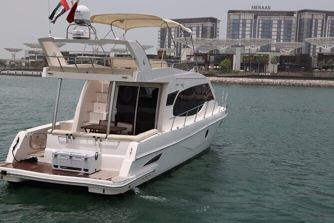 Luxury Yacht Charter : Dubai Marina, Atlantis The Palm & Burj Al Arab - What’s Included and What’s Not