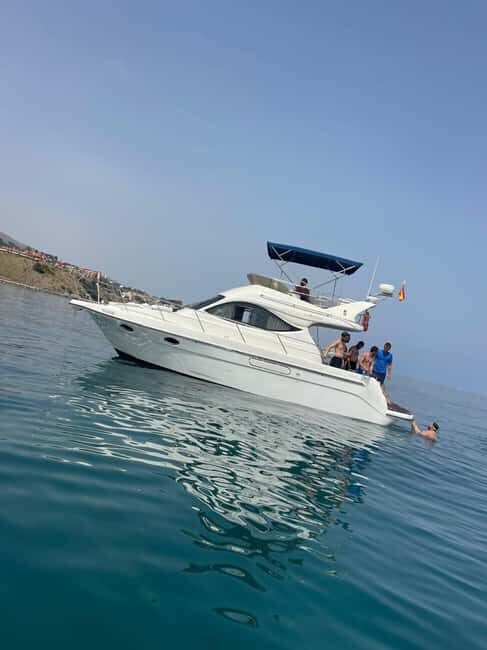 Luxury yacht in Fuengirola - Discover the Charm of a Luxury Yacht in Fuengirola