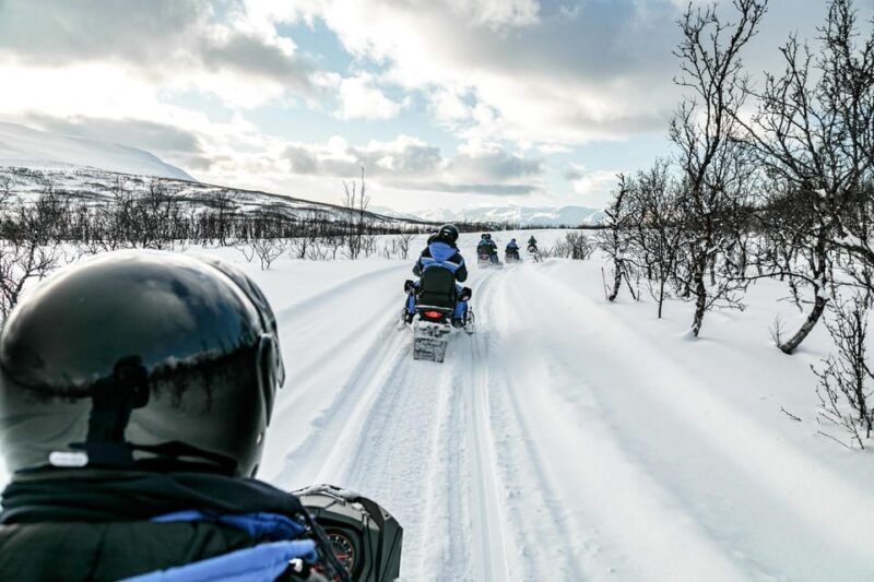 lyngen-snowmobile-safari-with-lunch-in-seaside-restaurant