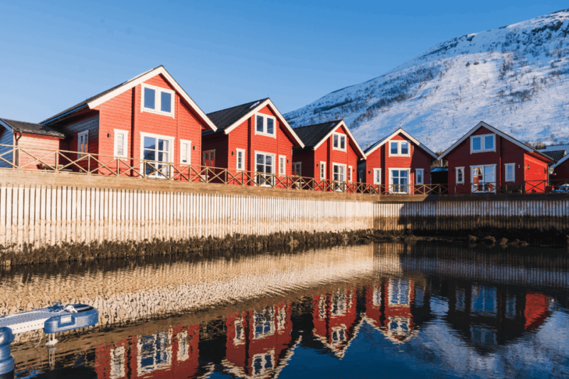 lyngen-snowmobile-safari-with-lunch-in-seaside-restaurant