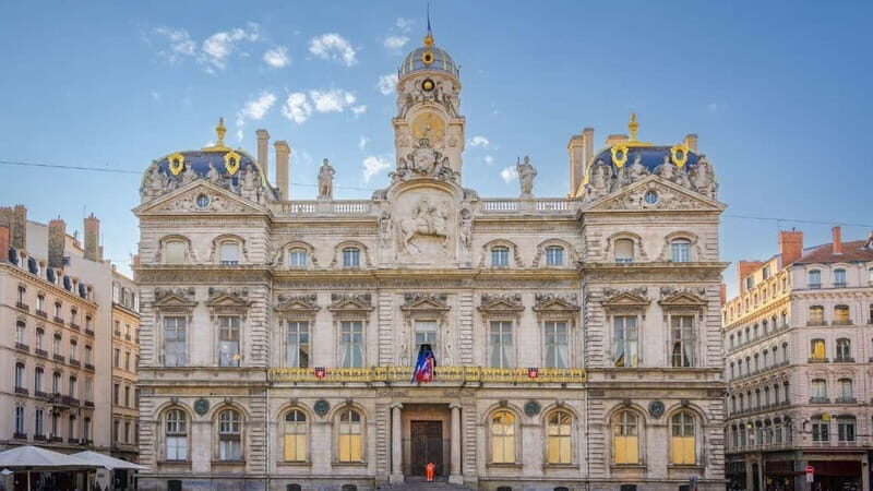 Lyon: between history and cinema, guided tour and coffee break included. - Exploring Lyon Through Cinema: What You Can Expect