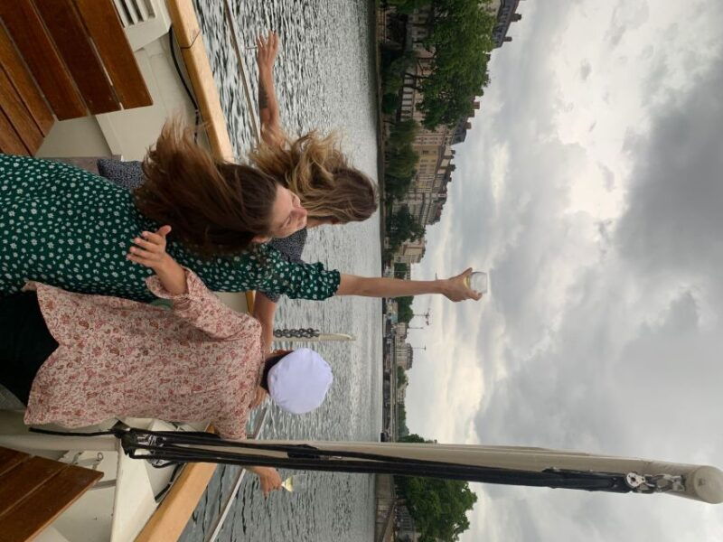lyon-city-cruise-with-charcuterie-cheese-and-wine