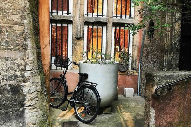 lyon-highlights-secrets-walking-guided-tour-small-group-including-funicular