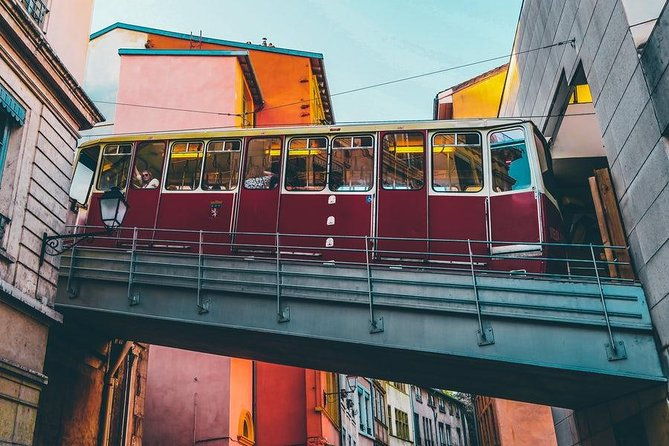 lyon-old-town-food-wine-tasting-tour-including-a-bouchon-lyonnais