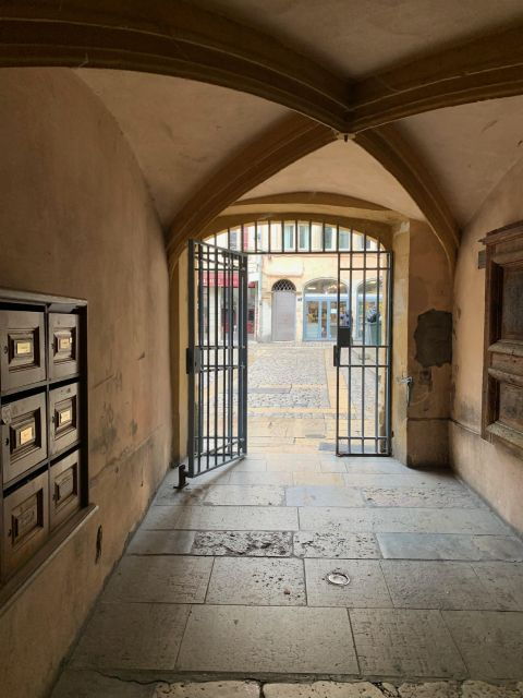 lyon-private-walking-tour-of-traboules-in-the-old-town