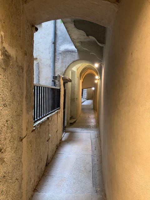 lyon-private-walking-tour-of-traboules-in-the-old-town