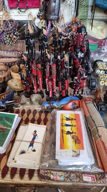 Maasai Market Souvenir Shopping - Maasai Market Souvenir Shopping: An Authentic Kenyan Experience