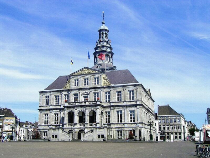 maastricht-day-trip-from-amsterdam-with-3-country-point