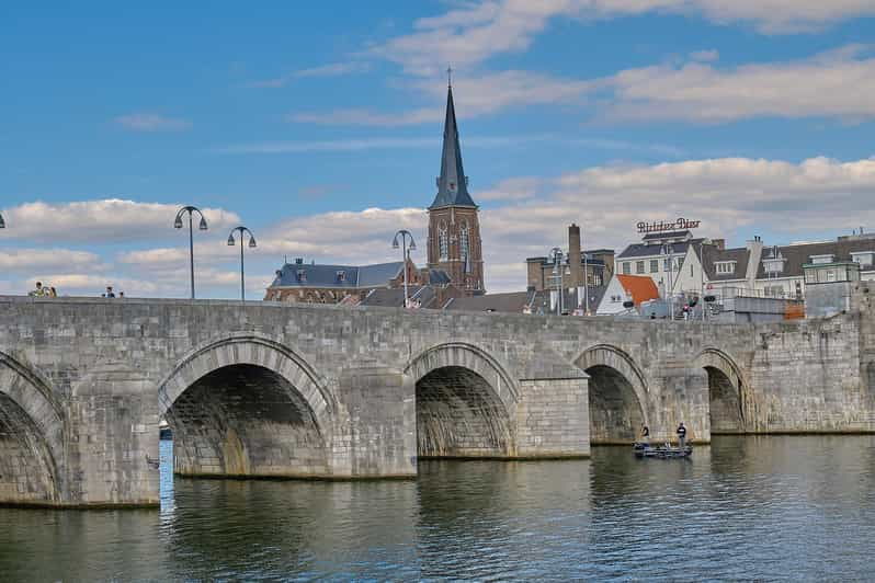 maastricht-day-trip-from-amsterdam-with-3-country-point